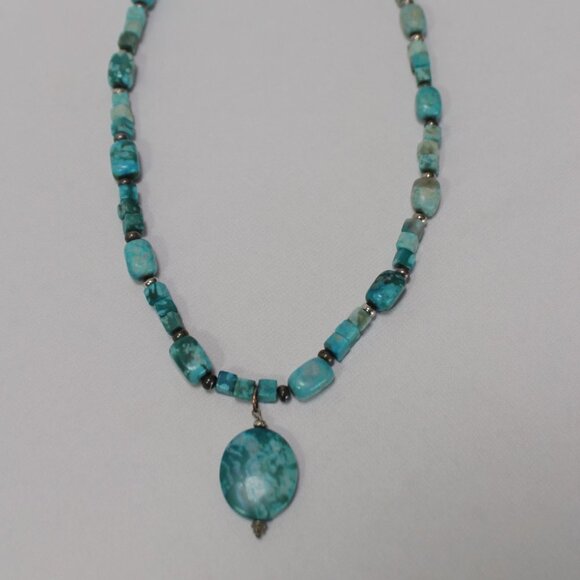 Beautiful Magnesite Gemstone Necklace 22" - Picture 5 of 12